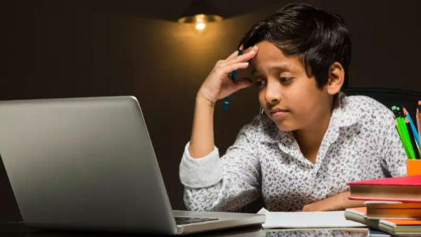 students saw an online class that has never happened before by Corona students saw an online class that has never happened before by Corona