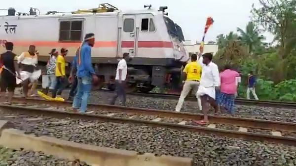 Tambaram Railway Police registers case against 300 PMK cadres Tambaram Railway Police registers case against 300 PMK cadres