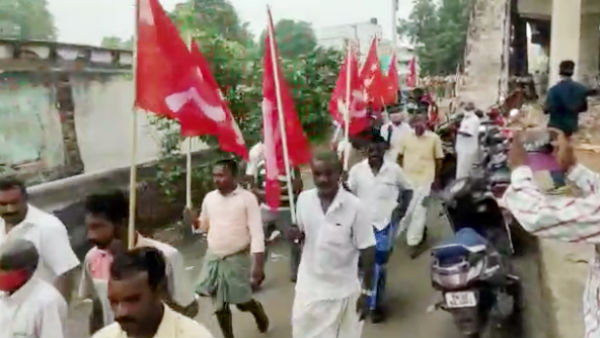Opposition to agricultural laws: Farmers protest Tanjore railway station Opposition to agricultural laws: Farmers protest Tanjore railway station