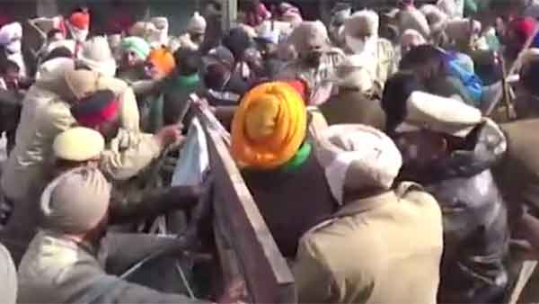 Farmers protest: Punjab BJP leaders escaped from behind the door of a hotel Farmers protest: Punjab BJP leaders escaped from behind the door of a hotel