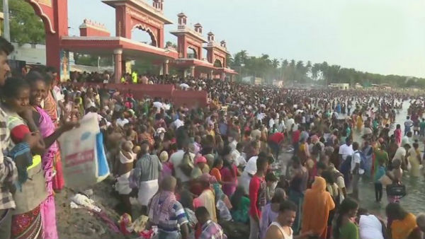 Karthigai Amavasai 2020 devotees holy dip in Rameswaram agni Theertham Karthigai Amavasai 2020 devotees holy dip in Rameswaram agni Theertham