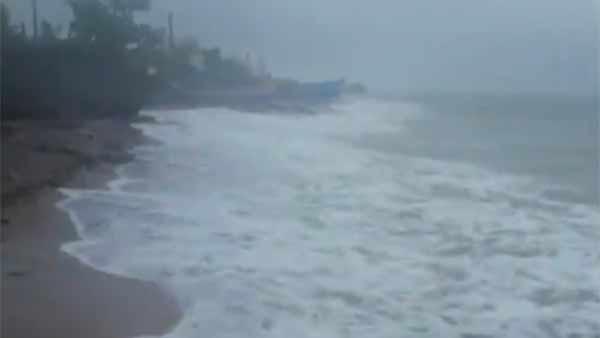 Rameswaram sea turns into very rough as Burevi is there Rameswaram sea turns into very rough as Burevi is there