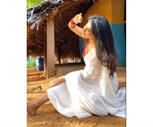 குடிசை வீட்டில் கலகலப்பாக