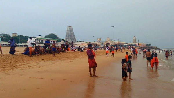 New year eve 2021 : Devotees are not allowed to bathe in the Thiruchendur sea New year eve 2021 : Devotees are not allowed to bathe in the Thiruchendur sea