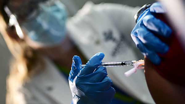 US California nurse tests Corona positive after receiving Pfizer vaccine US California nurse tests Corona positive after receiving Pfizer vaccine