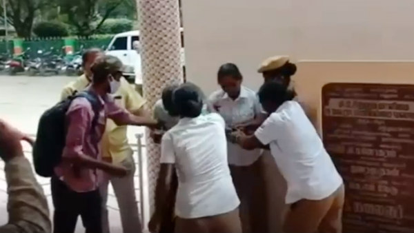 Women police saved an auto driver in Vellore Women police saved an auto driver in Vellore
