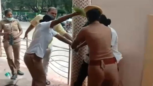 Women police saved an auto driver in Vellore Women police saved an auto driver in Vellore