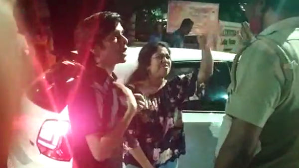 காலால் எட்டி உதைத்த குடிகார பெண்