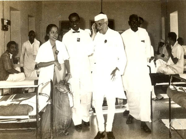 பெண் டாக்டர்