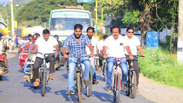 TN MLA went on a bicycle to participate in the Republic Day celebrations TN MLA went on a bicycle to participate in the Republic Day celebrations