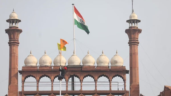 India’s Tricolour Wasn’t ‘Supplanted’ by Sikh Flag at Red Fort reports India’s Tricolour Wasn’t ‘Supplanted’ by Sikh Flag at Red Fort reports