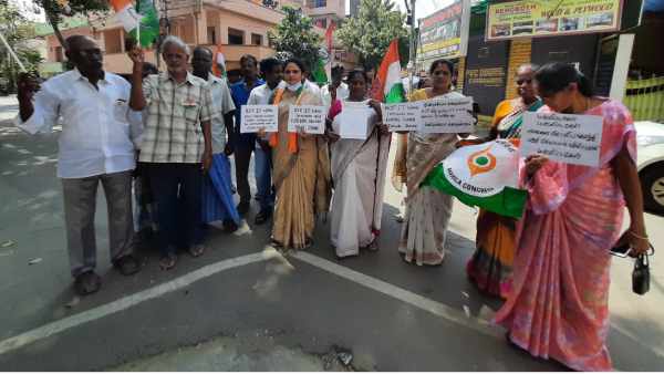 Condemning BJP IT wing executive, Mahila Congress protest Condemning BJP IT wing executive, Mahila Congress protest