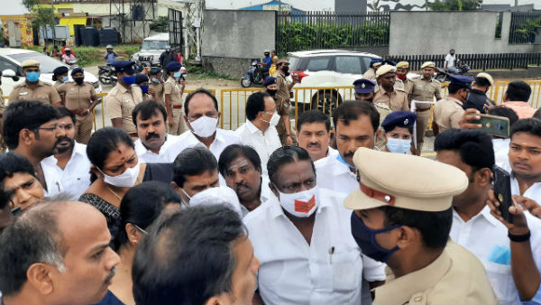 DMK MP Kanimozhi stopped by Police near Pollachi DMK MP Kanimozhi stopped by Police near Pollachi