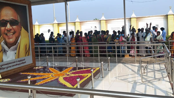 தனி ரயில் புக் செய்திருந்தாரே