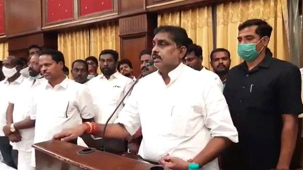 தலைவர்கள் கொடுத்த டார்ச்சர்