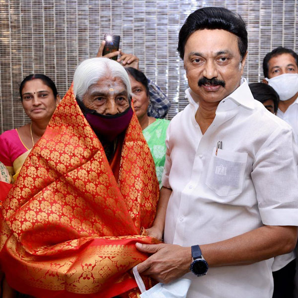 MK Stalin greets PadmaShri Pappammal MK Stalin greets PadmaShri Pappammal