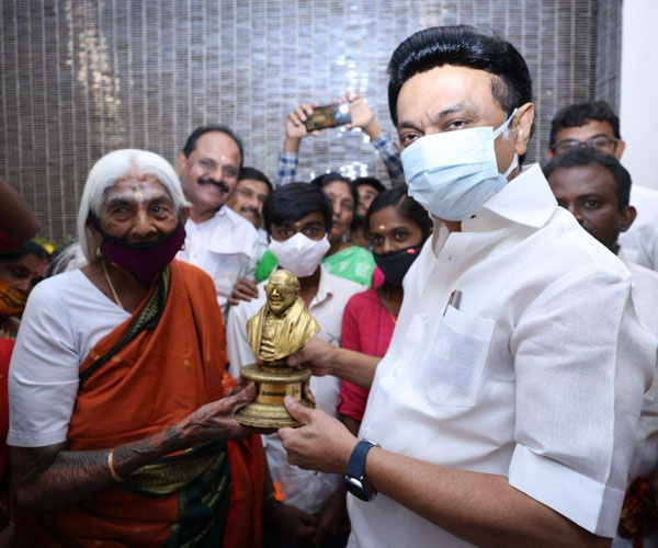 MK Stalin greets PadmaShri Pappammal MK Stalin greets PadmaShri Pappammal