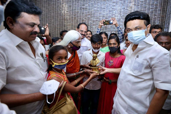 MK Stalin greets PadmaShri Pappammal MK Stalin greets PadmaShri Pappammal