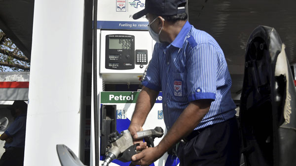 Petrol price crosses Rs 100 in Rajasthan Petrol price crosses Rs 100 in Rajasthan
