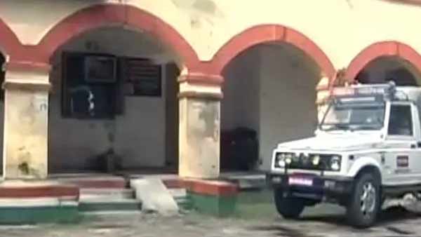 13-Year-Old Girl Becomes police inspector For A Day in bihar 13-Year-Old Girl Becomes police inspector For A Day in bihar