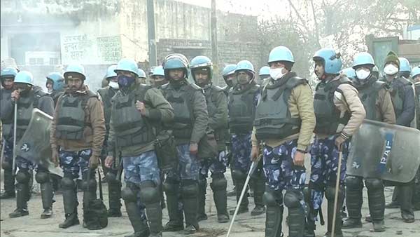 Man Who Attacked Cop With Sword At Farmers Protest, 43 Others Arrested Man Who Attacked Cop With Sword At Farmers Protest, 43 Others Arrested