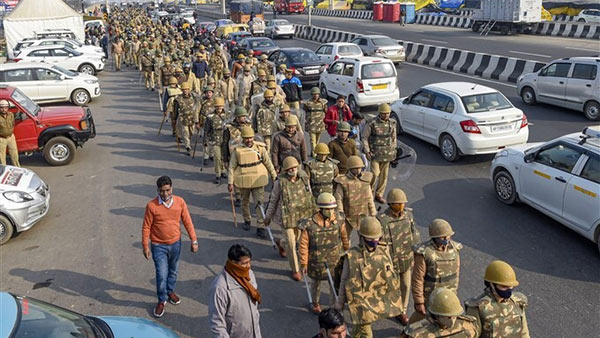 Tense night in Ghazipur as police, farmers face off, protests swell Tense night in Ghazipur as police, farmers face off, protests swell