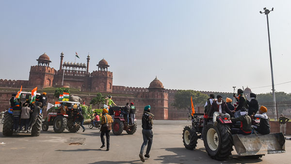 formers Protestors enter Red Fort in Delhi formers Protestors enter Red Fort in Delhi