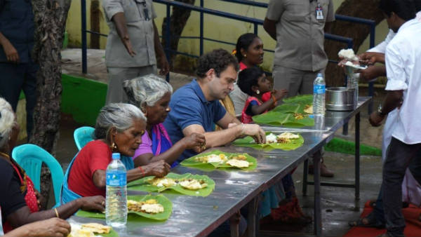 மக்களுடன் மக்களாக
