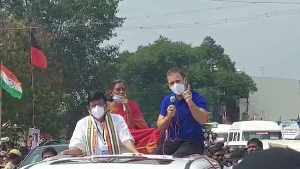 Congress workers violating court rules and arranging flex boards for welcoming Rahul gandhi Congress workers violating court rules and arranging flex boards for welcoming Rahul gandhi