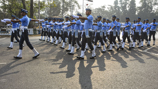 முப்படை அணிவகுப்பு