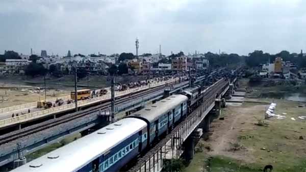 அதிர வைத்த போராட்டம்