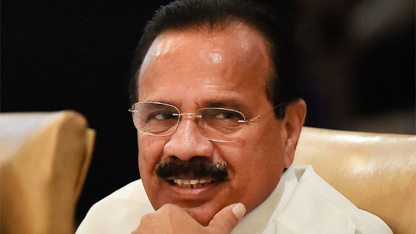 Union Minister Sadananda Gowda collapses due to low sugar Union Minister Sadananda Gowda collapses due to low sugar