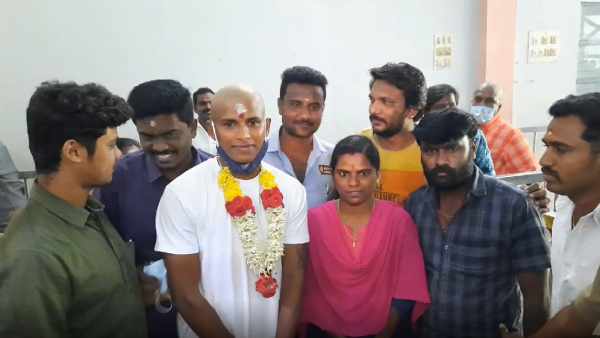 cricketer T Natarajan tonsures head palani murugan temple cricketer T Natarajan tonsures head palani murugan temple