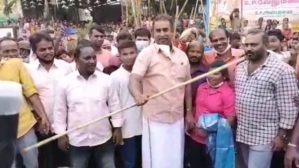 Minister Velumani attends the Pongal festival in the Kuniyamuthur and performs Silambam Minister Velumani attends the Pongal festival in the Kuniyamuthur and performs Silambam