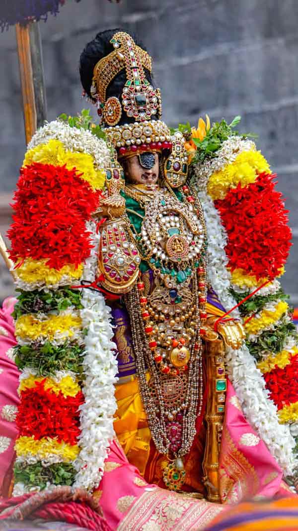 Srirangam Ranganathar temple Namperumal Kaithala sevai festival Srirangam Ranganathar temple Namperumal Kaithala sevai festival