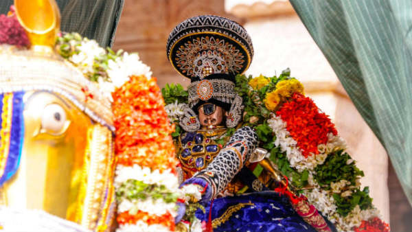 Namperumal who saw Parivetta in Srirangam, Trichy Namperumal who saw Parivetta in Srirangam, Trichy
