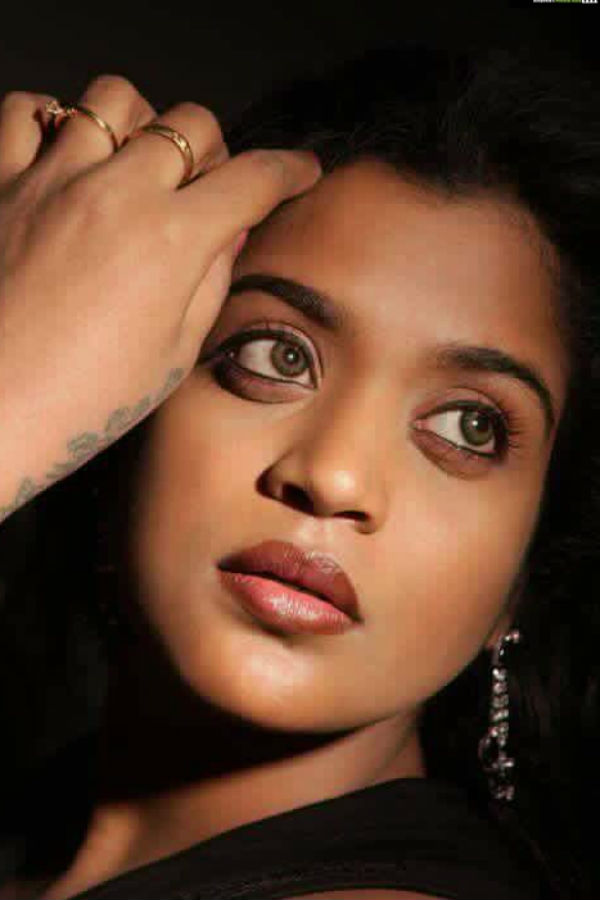 அதிரடி நடிகை