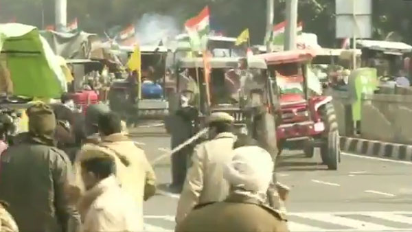 Violence continues at ITO in Cental Delhi Violence continues at ITO in Cental Delhi