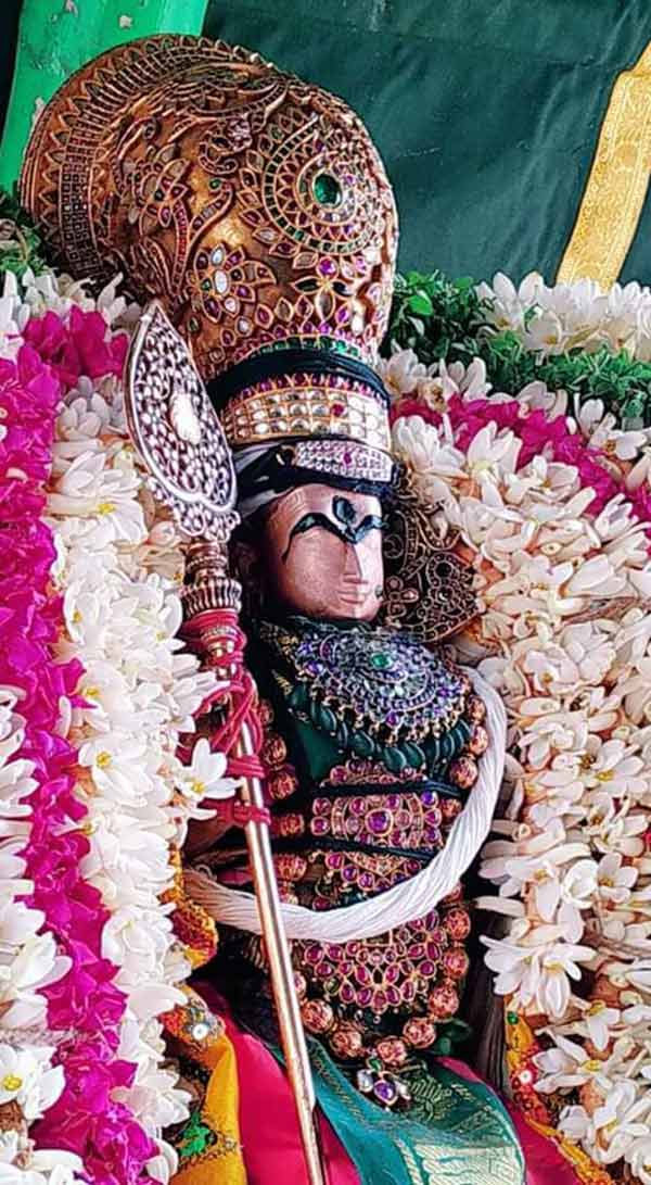 காவடி சுமந்த பக்தர்கள்