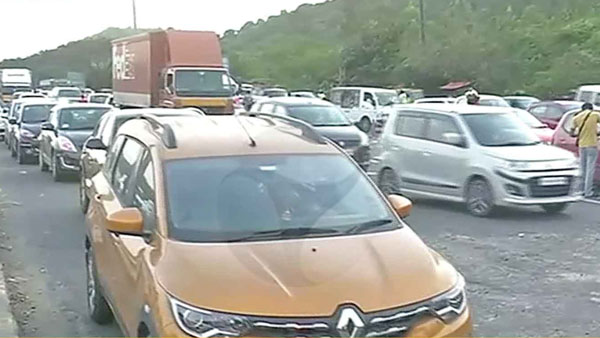 People returning to Chennai after Pongal festival: Heavy traffic congestion at tolls People returning to Chennai after Pongal festival: Heavy traffic congestion at tolls