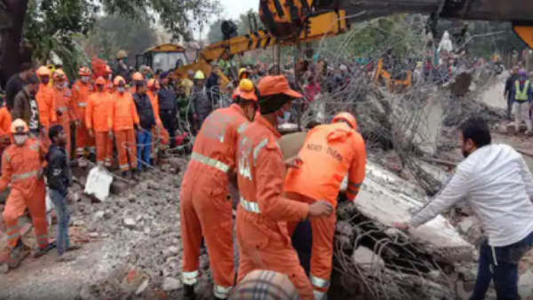 At least 17 people killed roof of a cemetery collapsed in Uttar Pradesh At least 17 people killed roof of a cemetery collapsed in Uttar Pradesh