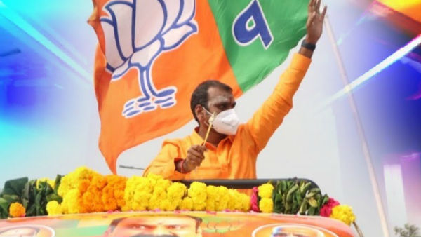 அதிமுக, பாஜக கிண்டல் :