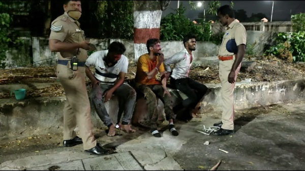 கல்வாயில் விழுந்தனர்