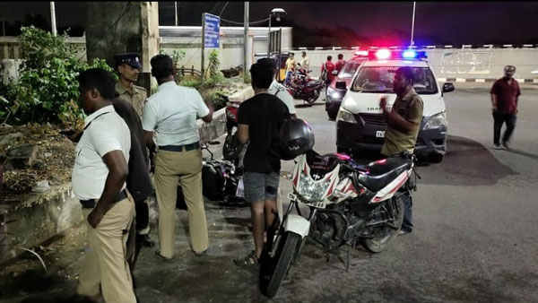 போலீஸ் ஸ்டேசன்