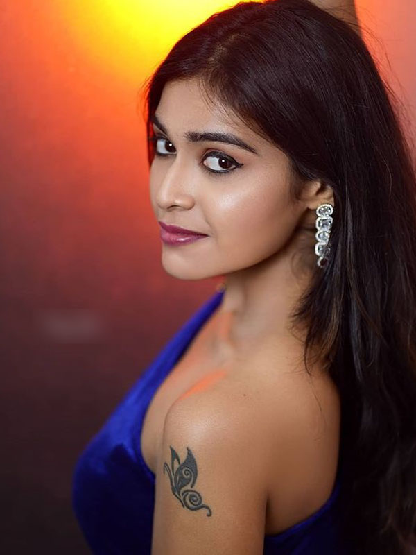 பார்த்துப் பார்த்து உருகும் ரசிகர்கள்