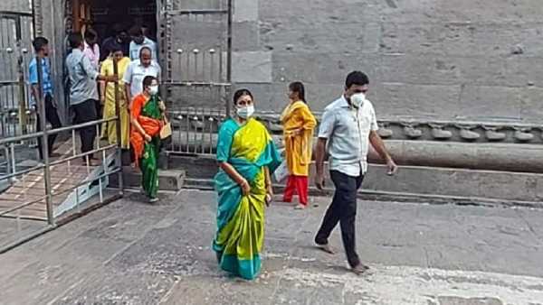 Durga Stalin visits Arunachaleshwara, Thiruvannamalai - Worship for Victory Durga Stalin visits Arunachaleshwara, Thiruvannamalai - Worship for Victory