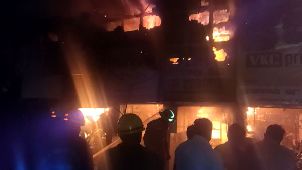Terrible fire accident at an electronics store on Madurai Townhall Road Terrible fire accident at an electronics store on Madurai Townhall Road