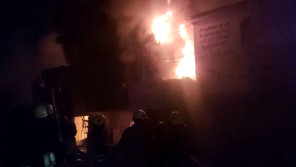 Terrible fire accident at an electronics store on Madurai Townhall Road Terrible fire accident at an electronics store on Madurai Townhall Road