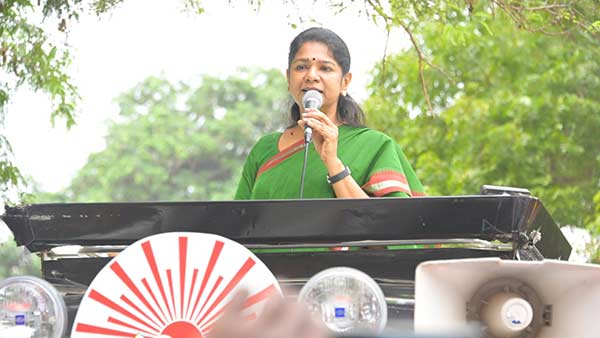 Kanimozhi MP campaigning in Udumalai area of Tirupur district Kanimozhi MP campaigning in Udumalai area of Tirupur district