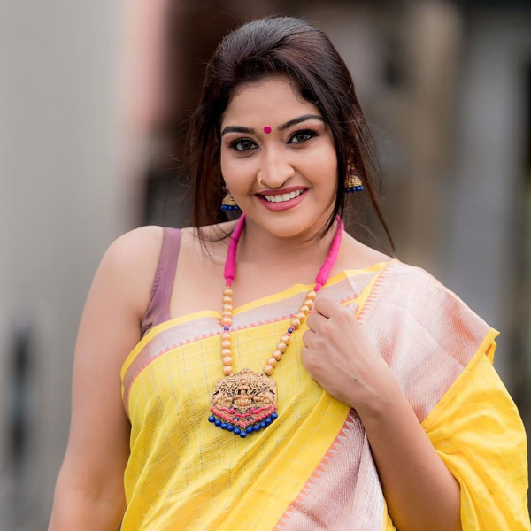 ஸ்டைலான மூக்குத்தி